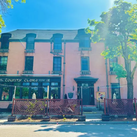 County Clare Irish Hotel & Pub