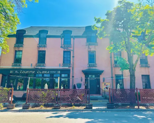 康提克萊爾旅館 鄰近密爾沃基釀酒公司的酒店