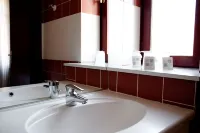 Logis Hôtel du Commerce Hotels in Chatel-Guyon