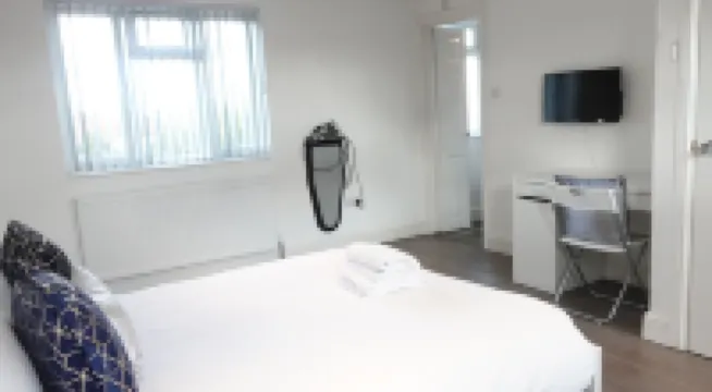 Private Bathroom Rooms- Near Heathrow - Near Shops