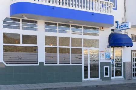 Hostel Neon Tenerife Отели рядом с достопримечательностью «Aloe Park»