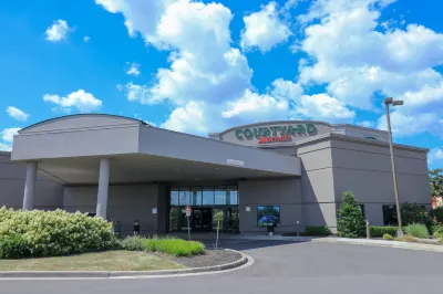Courtyard Columbus West/Hilliard Hotels near Camp Chase Trail - Indian Ridge Area