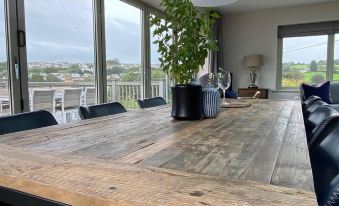 Amber Cottage - Luxury Cottage, Hot Tub, Sea Views and Log Burner