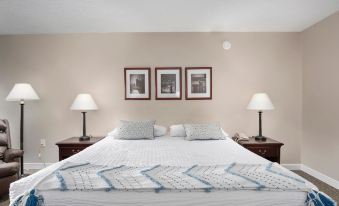 Center Parlor Room at Sandy Cove Unit