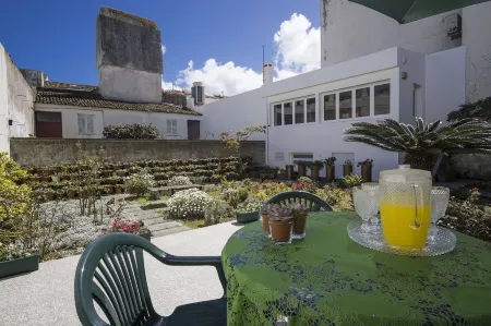 Casa do Campo de São Francisco Отели рядом с достопримечательностью «Nucleo de Santa Bárbara do Museu Carlos Machado»