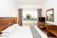 Adelais Bay Hotel
