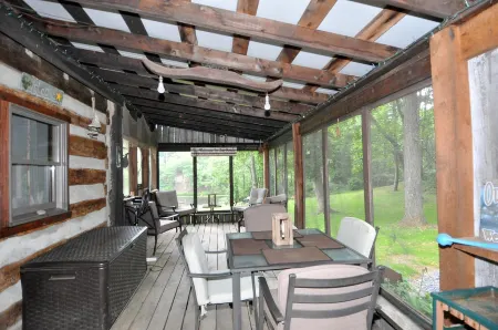 Pondview Cabin - Log Cabin Retreat