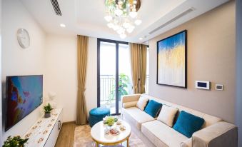 Canh Apartment in Vinhomes Green Bay