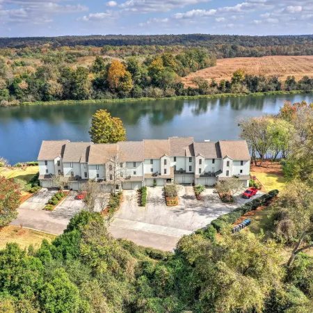 Beautiful 3Br Townhouse