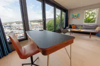 Stunning Marina View - Brand New - City Center - Parkplatz