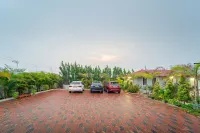 Dusk and Dawn Beach Resort - parking