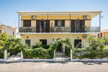 The Springfield Corner Apartments by Konnect Отели в г. Agios Georgios