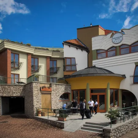 Sándor Hotel