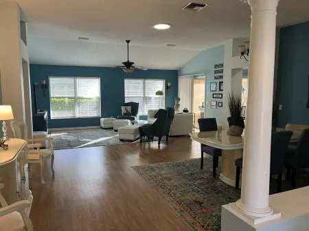 Discover the Villages! Pet Friendly with Golf Cart in Prime Location &  Shopping