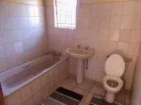 Jojomo Guest House