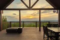 NEW Luxury Mountain Cabin with Stunning Sunset Views
