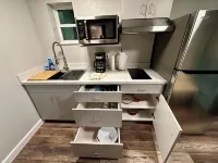 Cottage 36: Sunshine Suite - Waterfront Lodging in Downtown Tavares, FL
