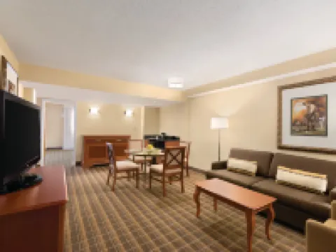 Embassy Suites by Hilton Greenville Golf Resort & Conference Center Hotels in Greenville