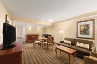 Embassy Suites by Hilton Greenville Golf Resort & Conference Center Hôtels à proximité de : The Spa at West End