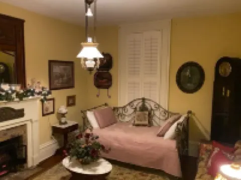 The Magnolias - A Beautiful Charming Historical Home to relax & make memories! Hotels in Jefferson