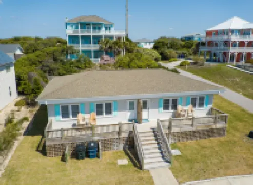 2BR oceanside duplex, steps from beach, dog friendly at no add't fee Hotels in Emerald Isle