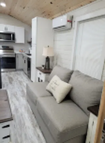 Crossroads to Pickwick Cabin SMOOTH SAILING