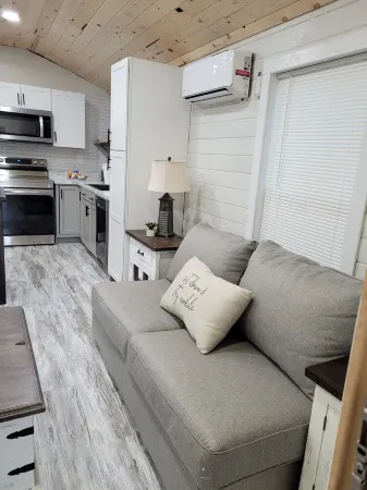 Crossroads to Pickwick Cabin SMOOTH SAILING