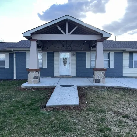 Modern & Cozy 4 Bedroom home !