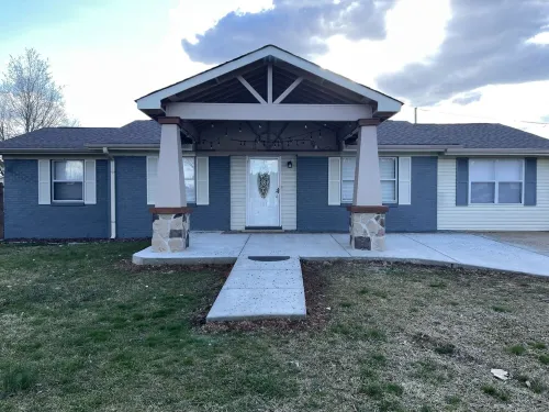 Modern & Cozy 4 Bedroom home !