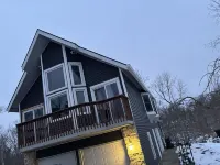 Private In town quiet retreat 12+ Downstairs Bonus Kitchen and walkout quarters.