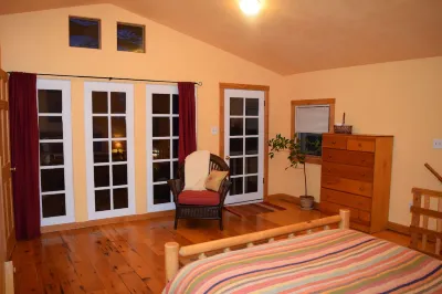 Story Street Rental Apartment-close to everything!
