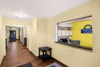 Days Inn & Suites by Wyndham Rochester Mayo Clinic South