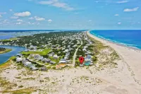 Sweeping Views - Oceanfront Home with Expansive Beach فنادق في Emerald Isle