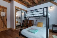 Stunning Views and Cozy Outdoor Space - Inviting Mountain Haven