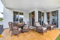 Light-filled condo with golf & mountain views, hot tub, outdoor pool & gym Hotels in Princeville