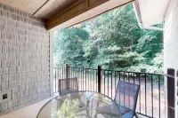 Pristine & Peaceful Condo with Shared Pool and High-Speed WiFi Hotels in Blount County