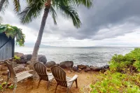 Beachfront retreat with lanai, WiFi, pool, & hot tub - prime turtle spot Hotels in Maalaea
