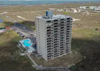 Ocean View, Shared Pool/Hot Tub, Boardwalk to Beach