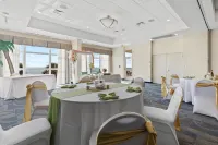 Oceanfront Condo W/ Private Balcony, Shared Pools/Hot Tubs, Beach Access & WiFi