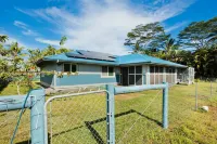 Spacious Kitchen and Screened-in Lanai - Inviting Island Retreat