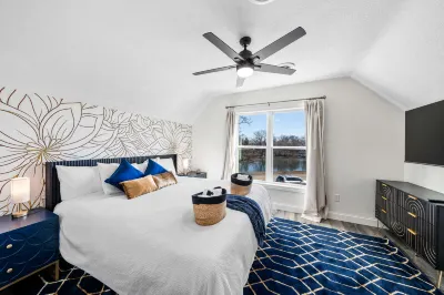 Cozy Home Near Attractions and Riverwalk - Inviting Family Retreat