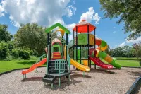 Gated Community with Pool and Gym - Charming Oasis Hotels in Osceola County