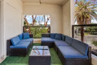 Penthouse, Free Parking, Pool Table, Private Balcony