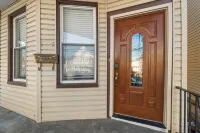 Grand Home 24 Bed Near New NYC Hotels in Bayonne