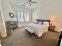 Luxurious Remodeled Studio in La Quinta #C Hotels near La Quinta Library