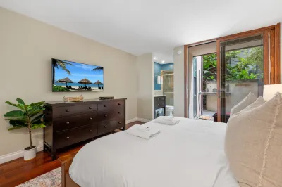 Ocean Views and Built-in Spa - Stunning Beachy Chic Haven Hotels near Bird Rock