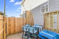 Bright Chef's Kitchen and Cozy Living Areas - Charming Coastal Escape Hotels in Chincoteague