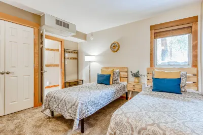 All-Suite Alpine Getaway | Pools, Hot Tubs & Golf | Shuttle to Ski Mountain