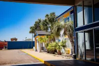 Super 8 by Wyndham Biloxi - Motels