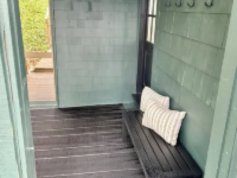 Waterfront Modern Home in Eastham, on a Pond 伊斯特姆酒店